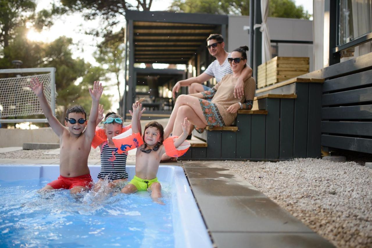 Medora Orbis Mobile Homes & Glamping Podgora Eksteriør bilde